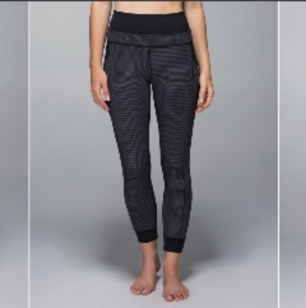 Lululemon en route crop diamond dot 12